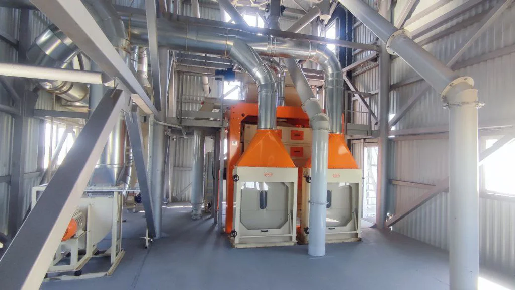 The OLIS company installed and launched grain cleaning equipment at an elevator in the Dnipropetrovsk region